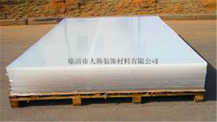 透明挤出亚克力与有机玻璃 亚克力板生产厂家及透光石应用全解析